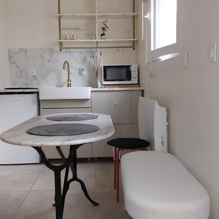 Cocon Confort Avec Parking Gratuit 아파트 *